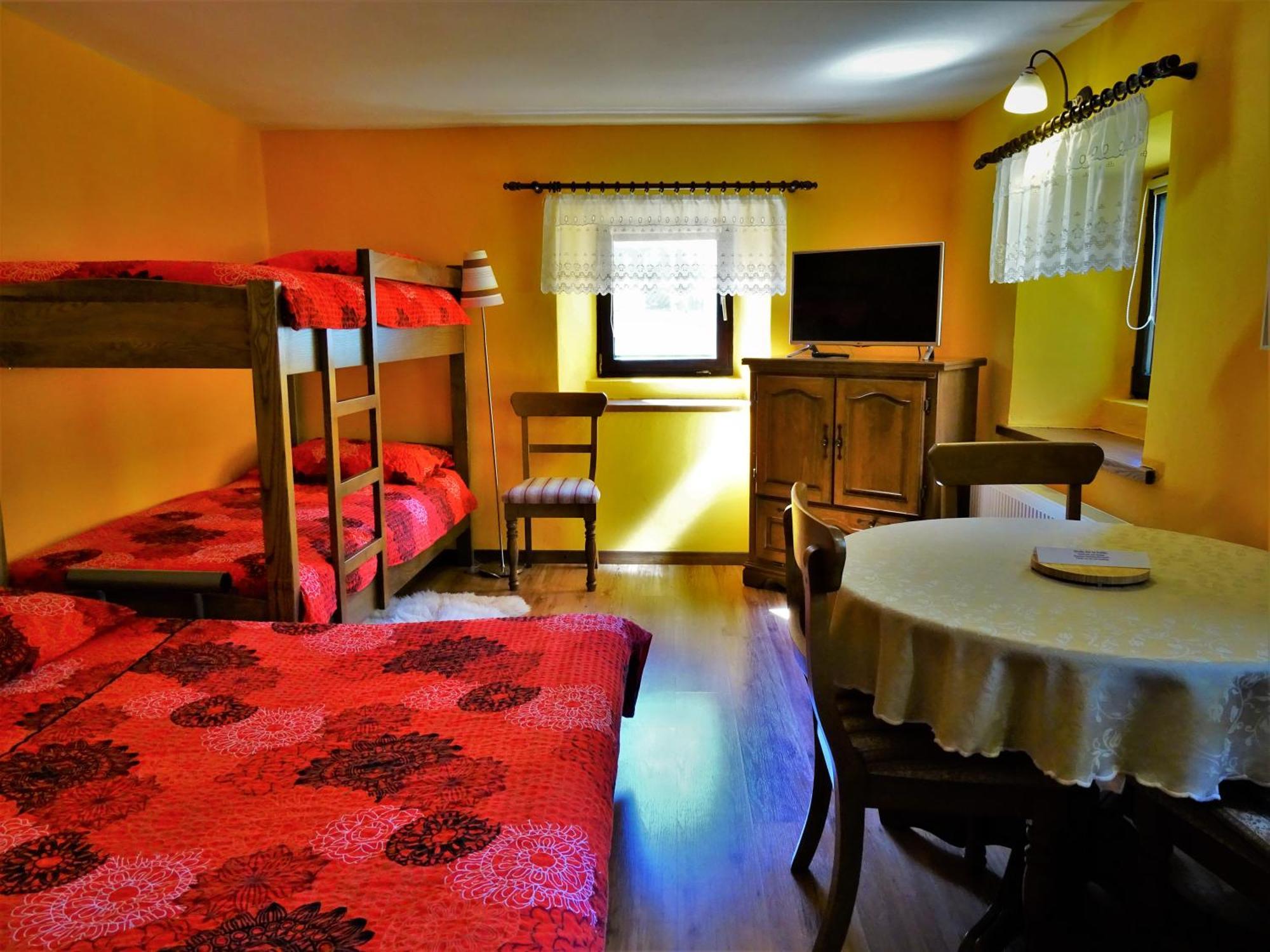 Apartmaji Pr-Gujlu Sela Nad Podmelcem 5220 Tolmin Podmelec エクステリア 写真