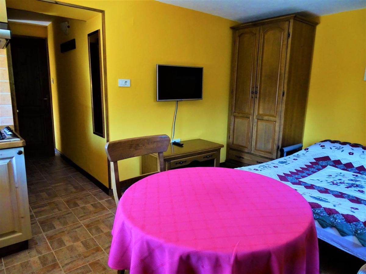 Apartmaji Pr-Gujlu Sela Nad Podmelcem 5220 Tolmin Podmelec エクステリア 写真