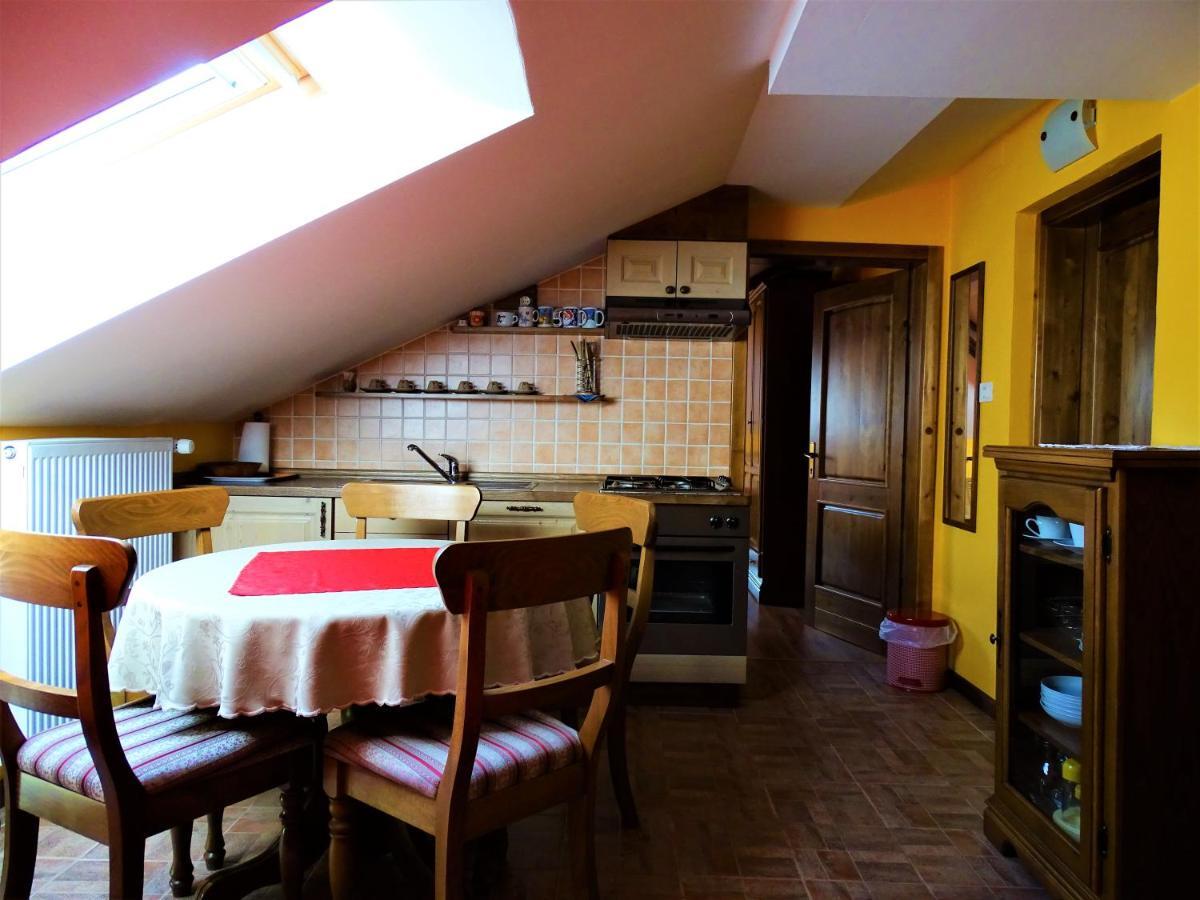 Apartmaji Pr-Gujlu Sela Nad Podmelcem 5220 Tolmin Podmelec エクステリア 写真